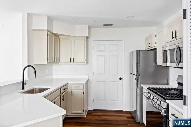 6001 Tudor Drive, Pompton Plains, NJ 07444 - Image #2