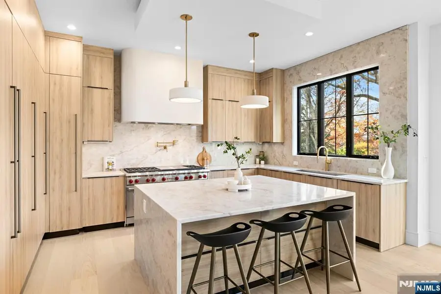 375 Burnet Place, Paramus, NJ 07652 - Image #3