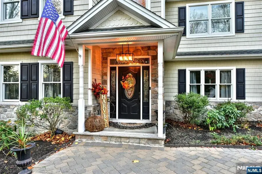 532 Franklin Avenue, Wyckoff, NJ 07481 - Image #2