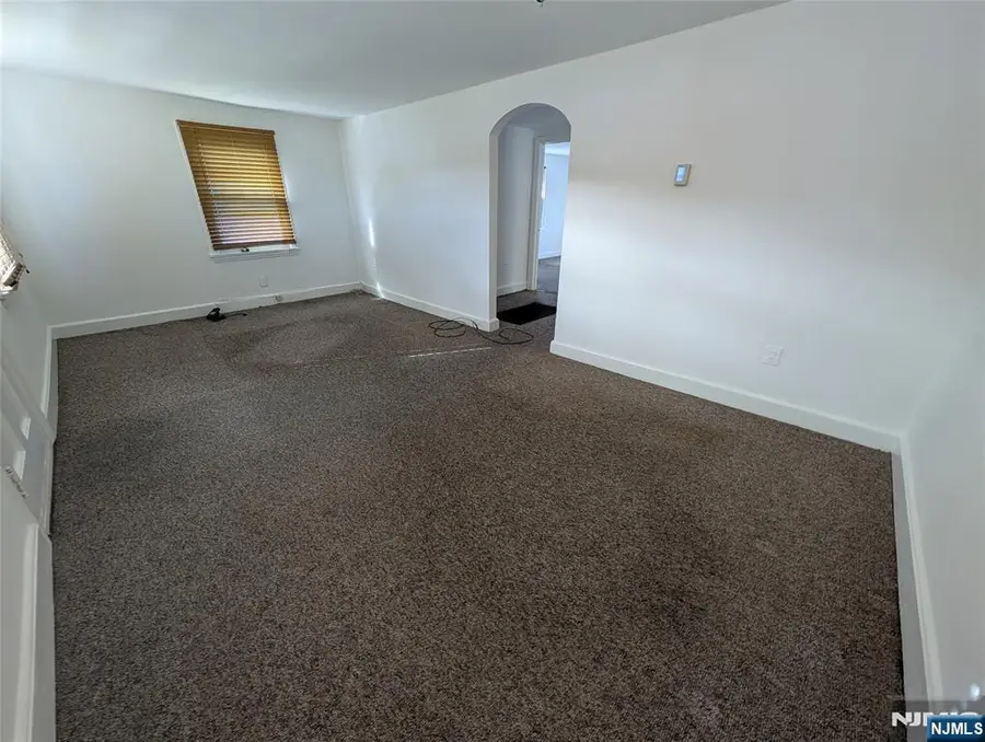 240 Woodcliff Avenue, Little Falls, NJ 07424 - Image #3