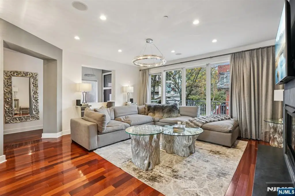 25 Vela Way, Edgewater, NJ 07020 - Image #1