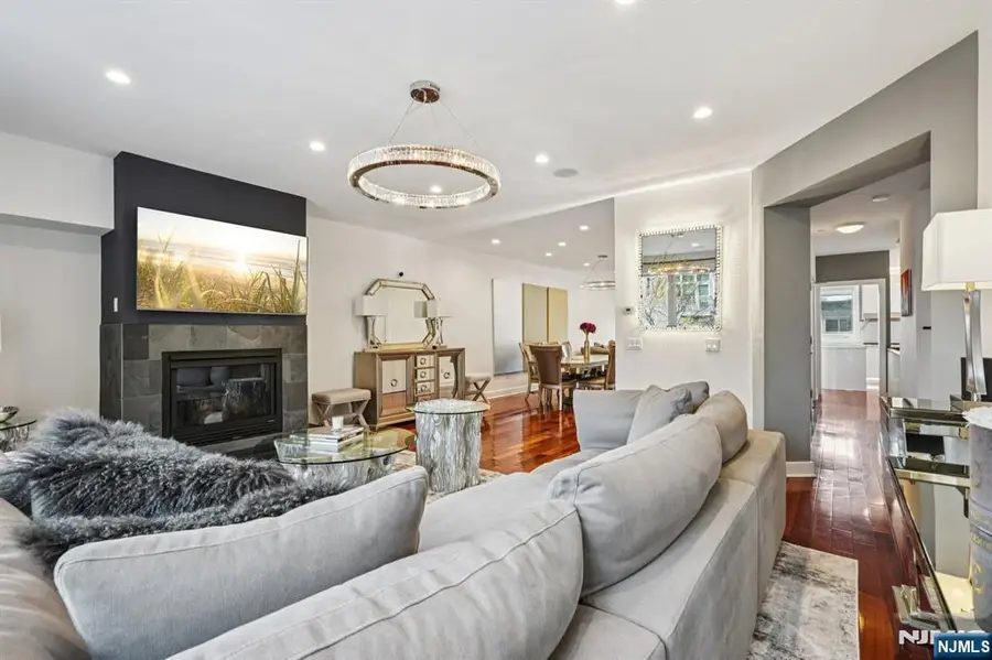 25 Vela Way, Edgewater, NJ 07020 - Image #2