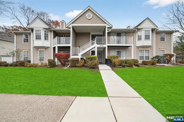 561 Holly Court, Mahwah, NJ 07430