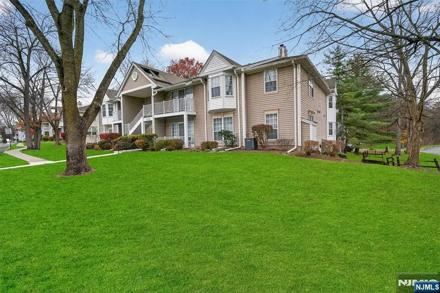 561 Holly Court, Mahwah, NJ 07430 - Image #2