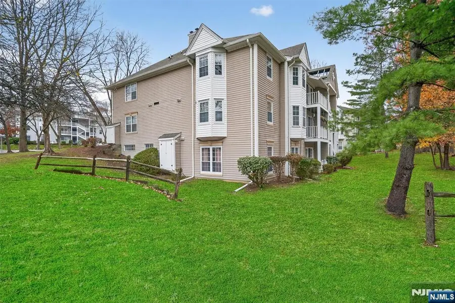 561 Holly Court, Mahwah, NJ 07430 - Image #3