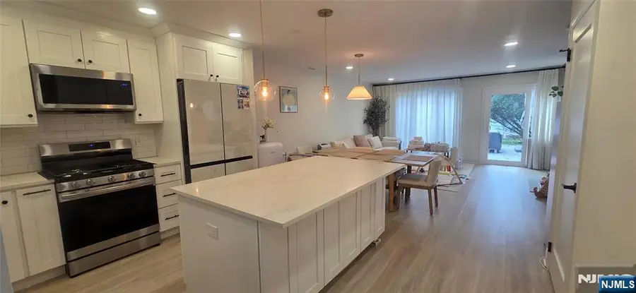 54 Meadowview Court, Leonia, NJ 07605 - Image #2