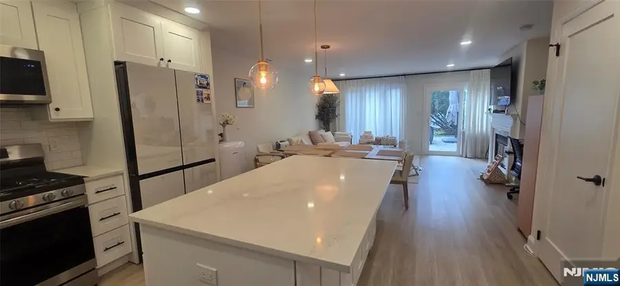 54 Meadowview Court, Leonia, NJ 07605 - Image #3