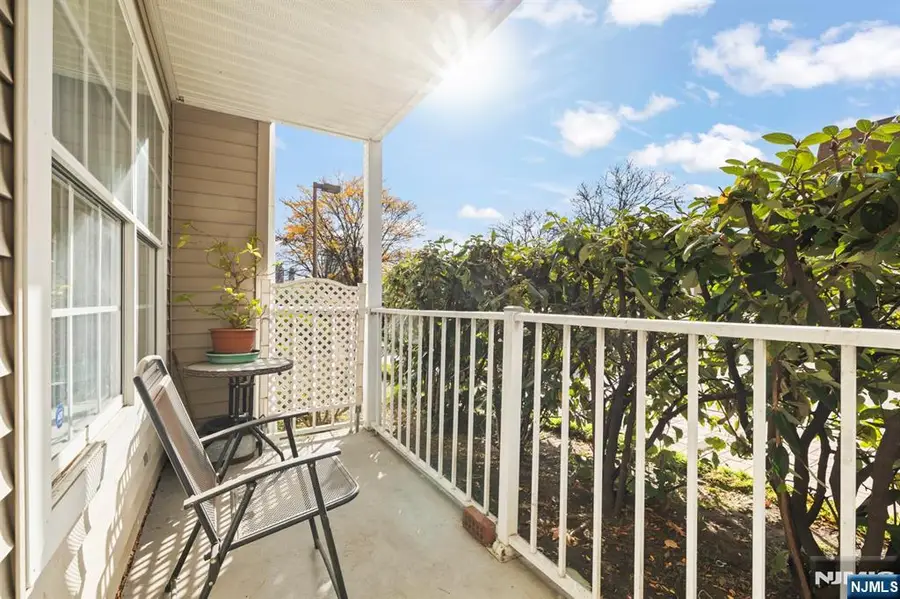 28 Garden Place 151, Edgewater, NJ 07020 - Image #2