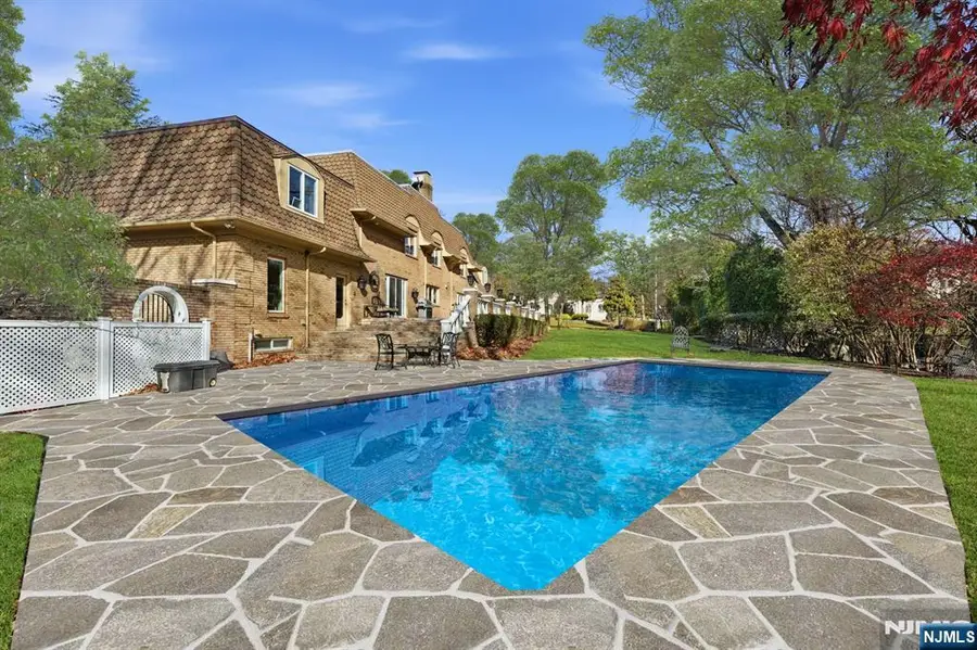 425 Saddle Back Trail, Franklin Lakes, NJ 07417 - Image #2