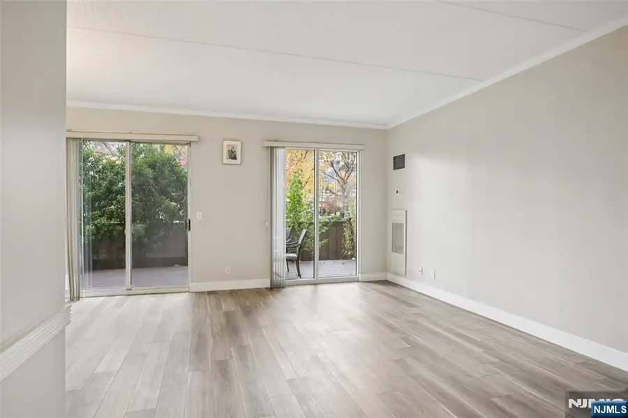 1077 River Road TH5, Edgewater, NJ 07020 - Image #3