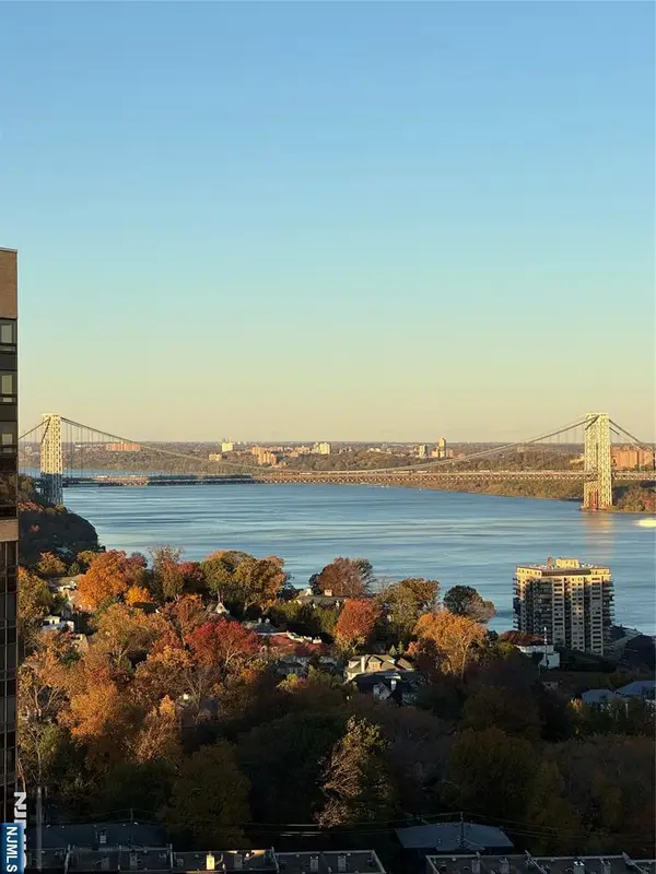 300 Winston Drive 2207, Cliffside Park, NJ 07010