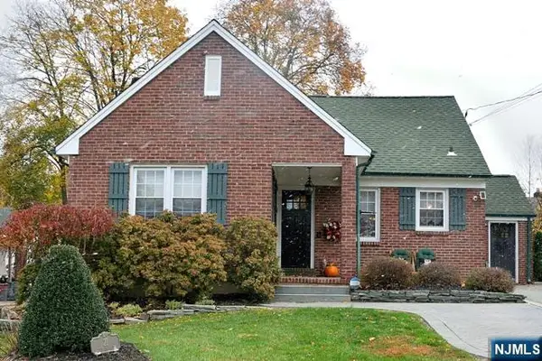 21 N Crest Drive, Cresskill, NJ 07626