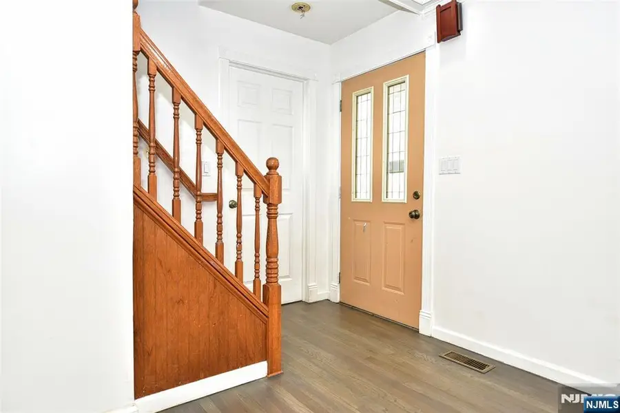 660 Arcadia Road, Ridgewood, NJ 07450 - Image #2