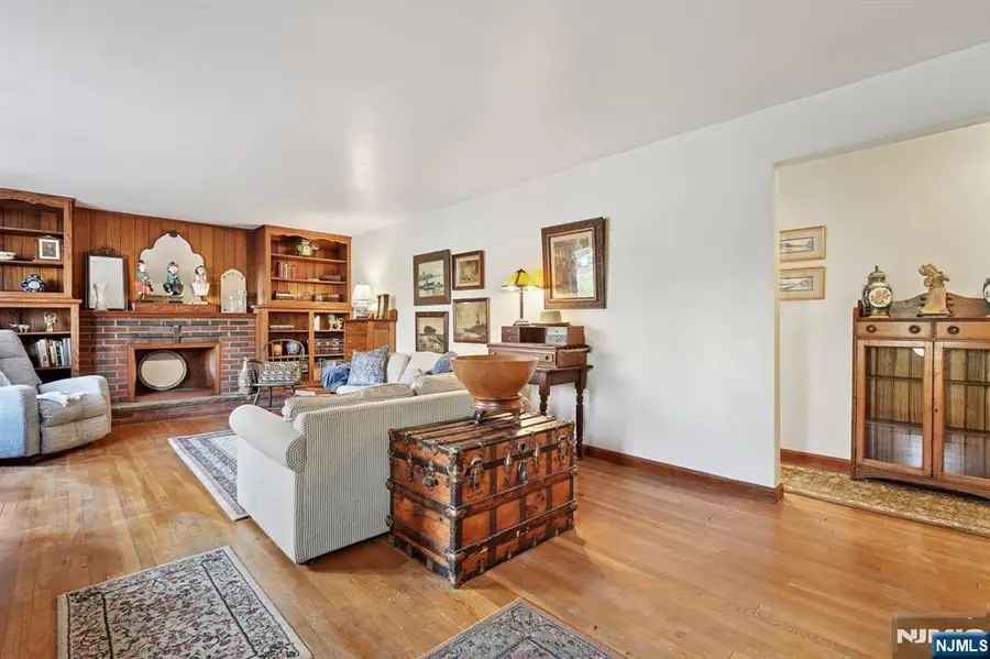 29 Sycamore Avenue, Livingston, NJ 07039 - Image #3