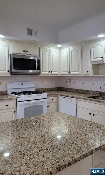 40 Meadowview Court, Leonia, NJ 07605 - Image #2