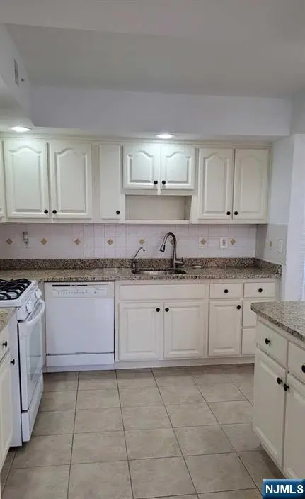 40 Meadowview Court, Leonia, NJ 07605 - Image #3