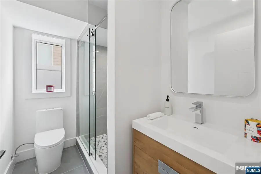 162 Oakwood Avenue, Cliffside Park, NJ 07010 - Image #3