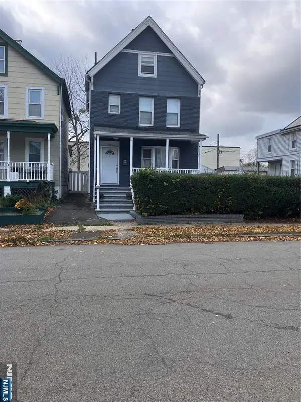 21 Lake Street, East Orange, NJ 07017