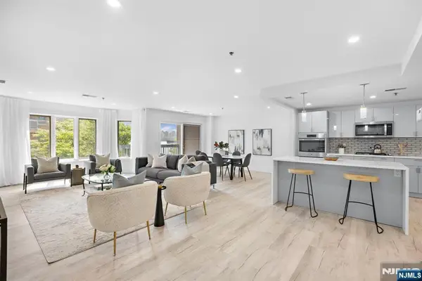 302 Smith Court, Edgewater, NJ 07020