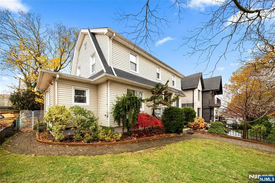 1004 Elm Avenue, Ridgefield, NJ 07657 - Image #2