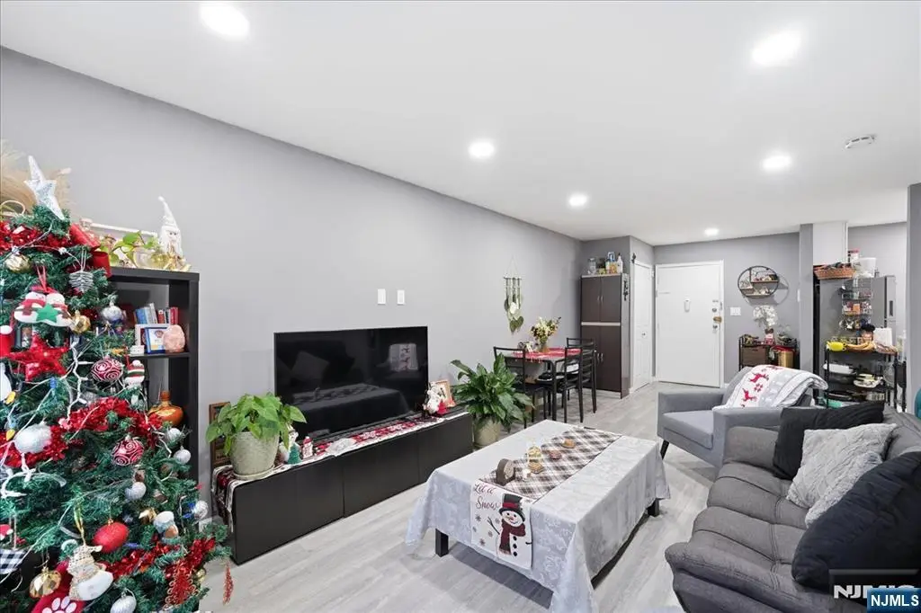 120 32nd Street 2N, Union City, NJ 07087 - Image #1