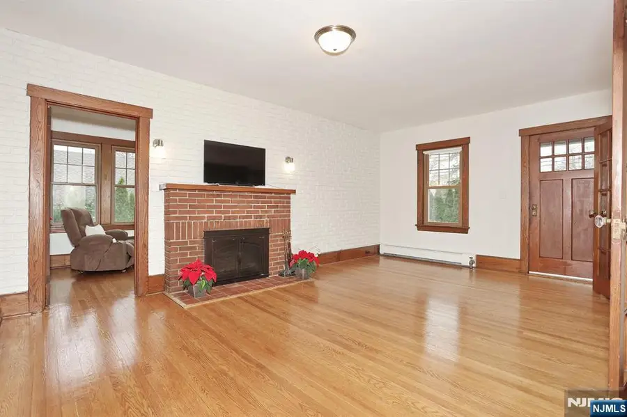 42 Glen Avenue, Midland Park, NJ 07432 - Image #3