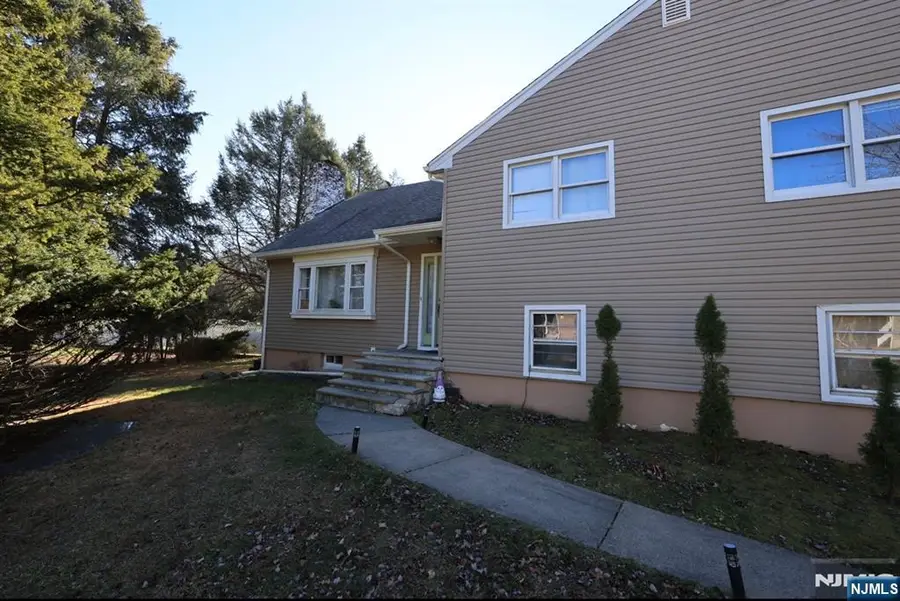 484 Caldwell Drive, Wyckoff, NJ 07481 - Image #2