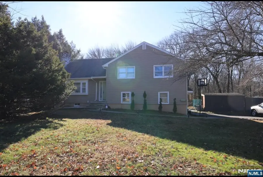 484 Caldwell Drive, Wyckoff, NJ 07481 - Image #3