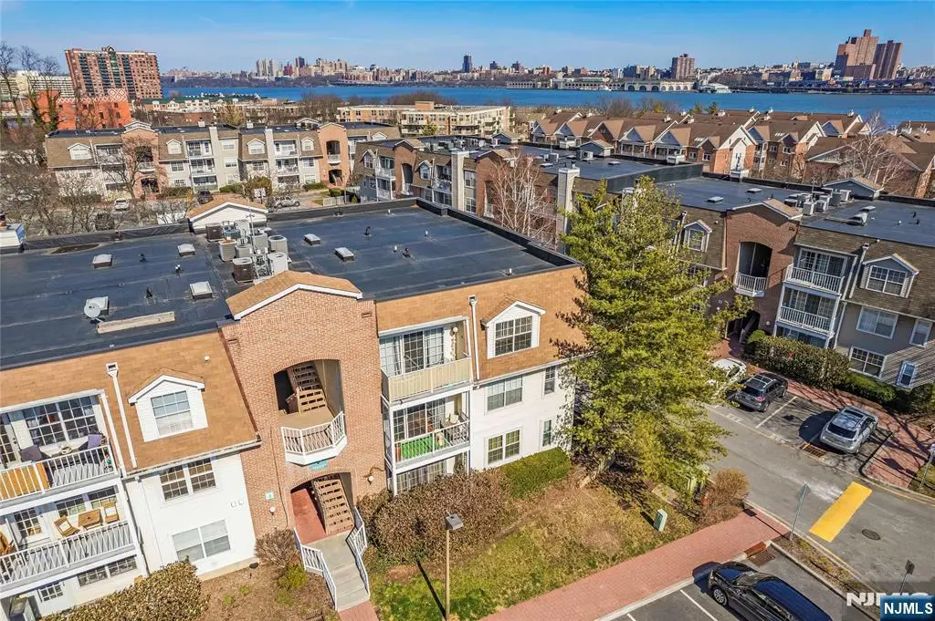 100 Crown Court 482, Edgewater, NJ 07020 - Image #1