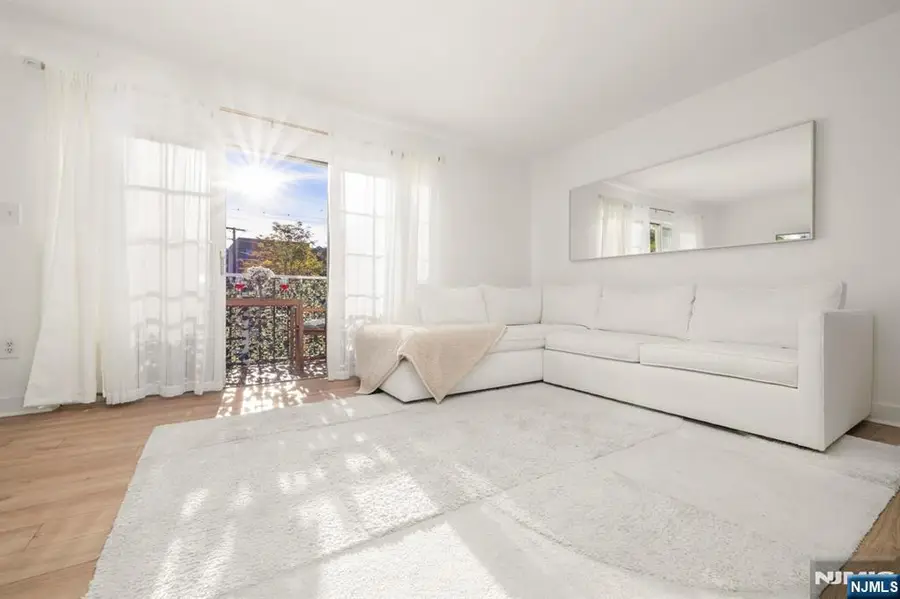 100 Crown Court 482, Edgewater, NJ 07020 - Image #2