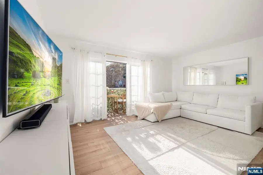 100 Crown Court 482, Edgewater, NJ 07020 - Image #3