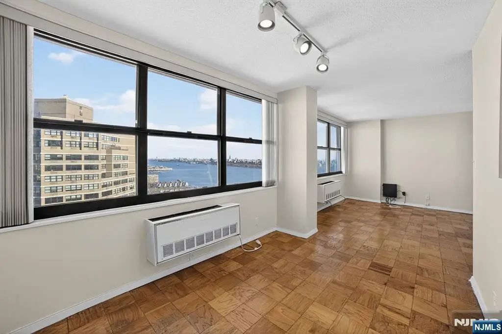 7002 JFK Blvd E 42B, Guttenberg, NJ 07093 - Image #1