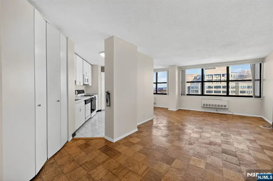 7002 JFK Blvd E 42B, Guttenberg, NJ 07093 - Image #2