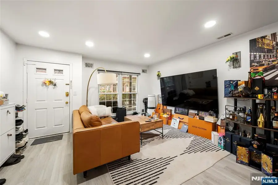 1420 Westgate Drive, Fort Lee, NJ 07024 - Image #3