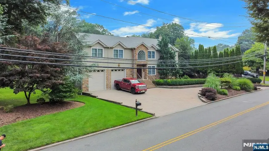 215 White Avenue, Old Tappan, NJ 07675 - Image #2