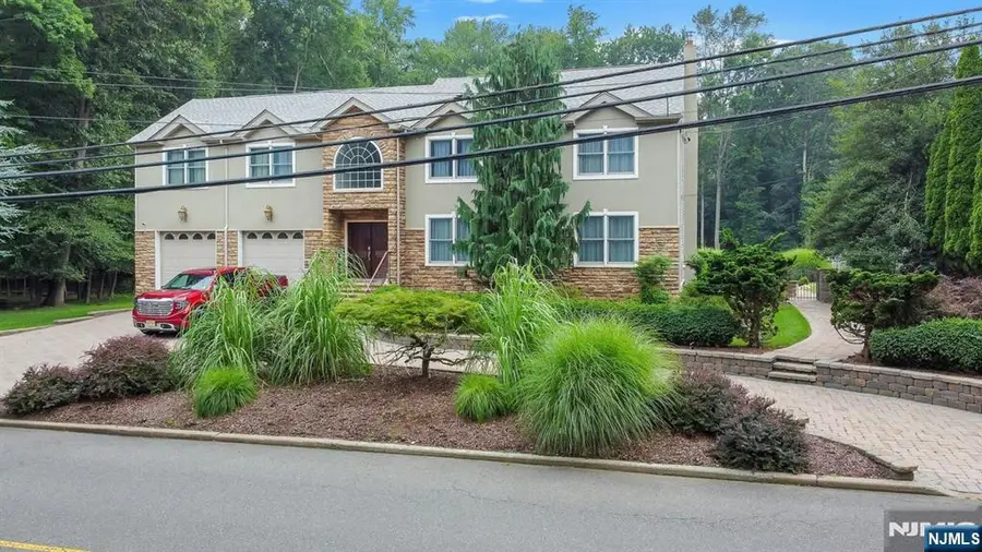 215 White Avenue, Old Tappan, NJ 07675 - Image #3