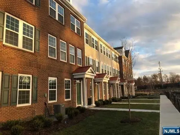 32 Litchfield Lane, Fair Lawn, NJ 07410