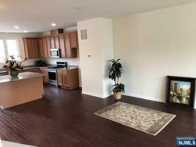 32 Litchfield Lane, Fair Lawn, NJ 07410 - Image #2