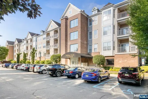 134 Cory Lane 134, Elmwood Park, NJ 07407