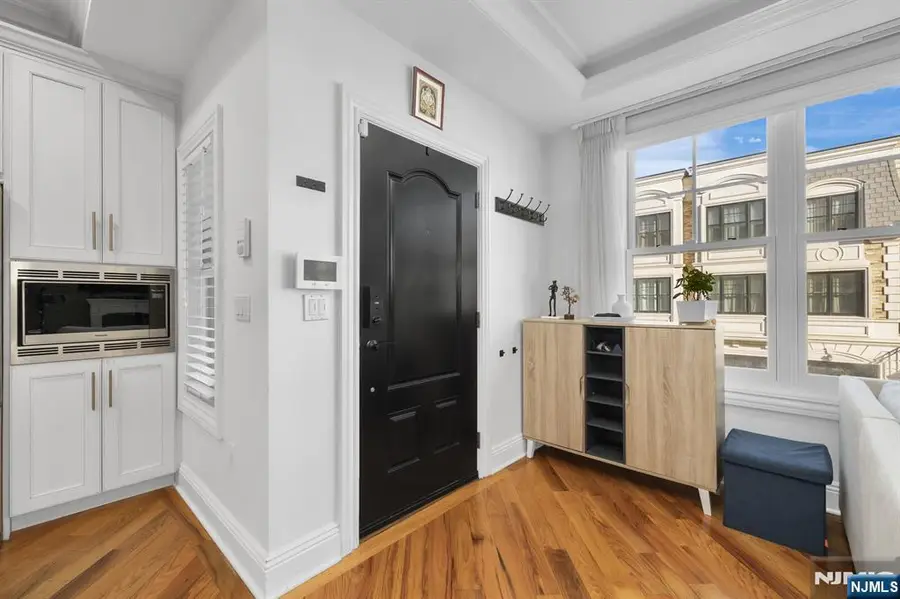 44 Marquis Court 44, Edgewater, NJ 07020 - Image #3