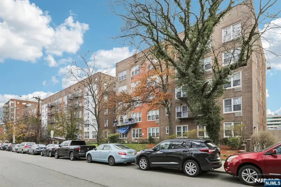 2160 Center Avenue 5N, Fort Lee, NJ 07024 - Image #2