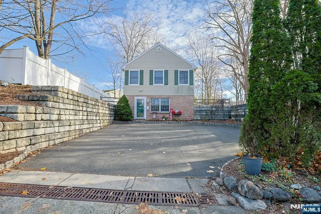 301 W CRESCENT Avenue, Allendale, NJ 07401 - Image #1