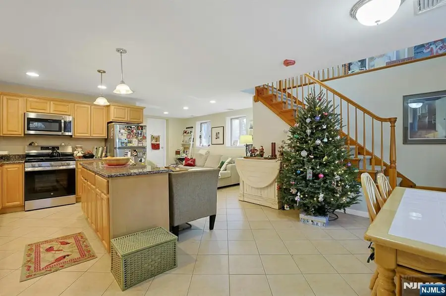 301 W CRESCENT Avenue, Allendale, NJ 07401 - Image #2