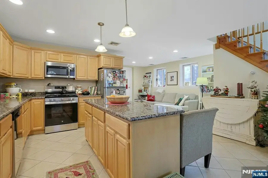 301 W CRESCENT Avenue, Allendale, NJ 07401 - Image #3
