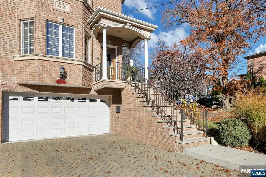 135 Abbott Avenue 2, Palisades Park, NJ 07650 - Image #3
