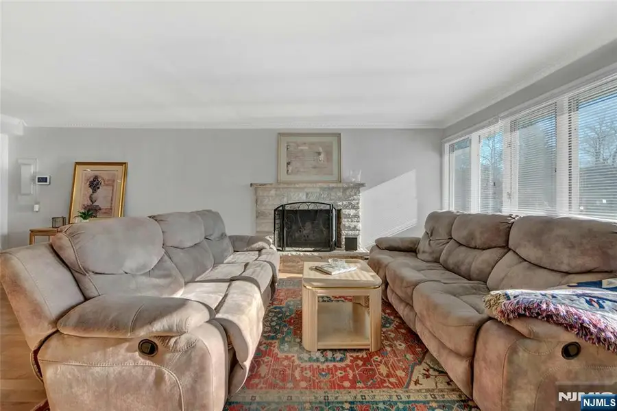 683 Eastern Court, Ridgewood, NJ 07450 - Image #3