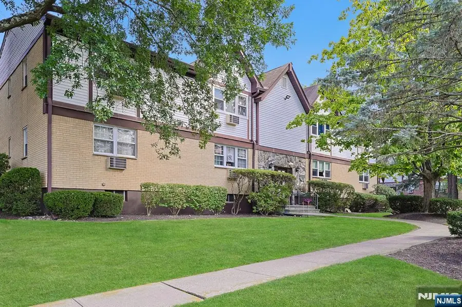 9 Somerset Drive 11F, Suffern, NY 10901 - Image #2