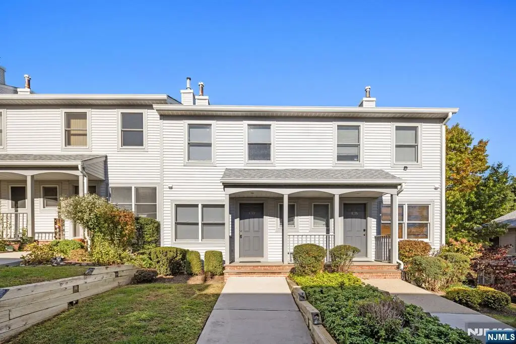 130 Panorama Drive, Edgewater, NJ 07020 - Image #1