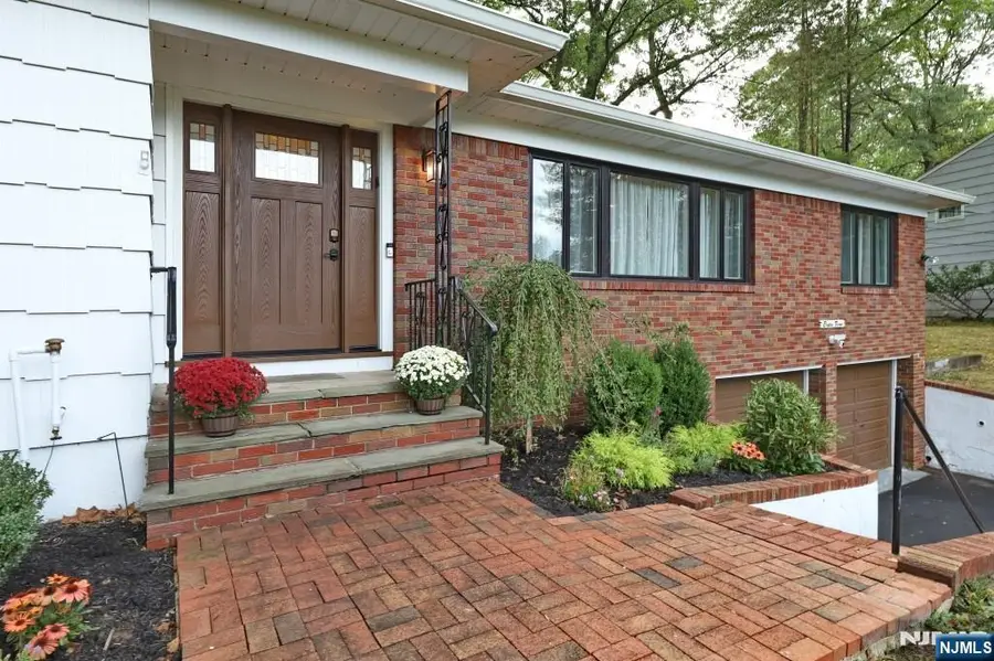 83 Hampshire Road, Township Of Washington, NJ 07676 - Image #2