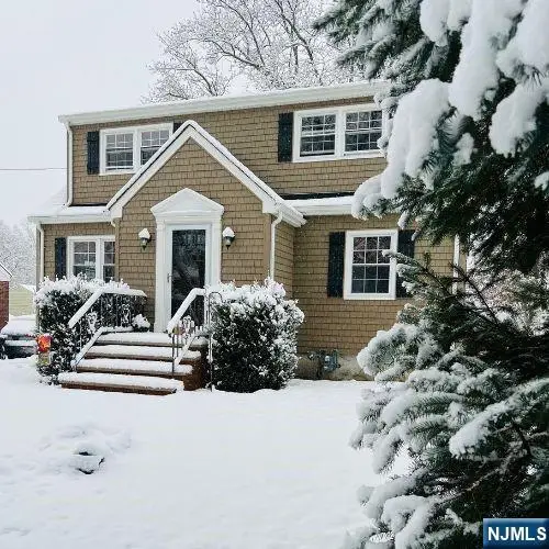 15 Onyx Terrace, North Haledon, NJ 07508